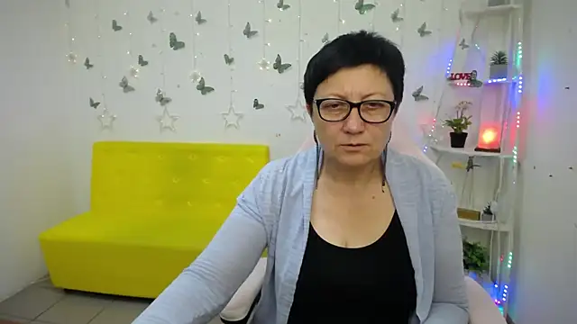 EmilyL0ve online show from May 28, 2026, 5:08 pm