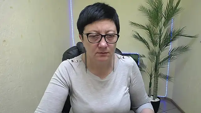 EmilyL0ve online show from May 30, 2026, 5:07 pm