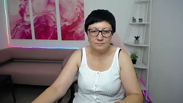 EmilyL0ve online show from July 31, 2026, 5:10 pm