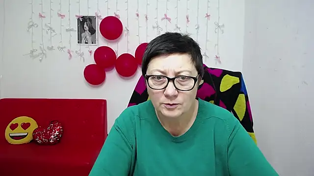 Snapshot of EmilyL0ve chatting on January 15, 2026, 6:11 pm EmilyL0ve online show from January 15, 2026, 6:11 pm