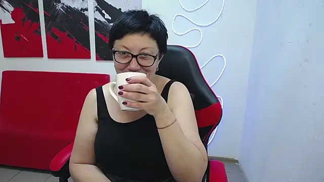 EmilyL0ve online show from July 27, 2026, 5:20 pm