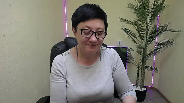 EmilyL0ve online show from May 31, 2026, 5:19 pm