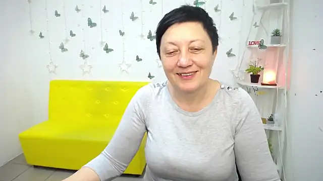 EmilyL0ve online show from May 15, 2026, 5:11 pm