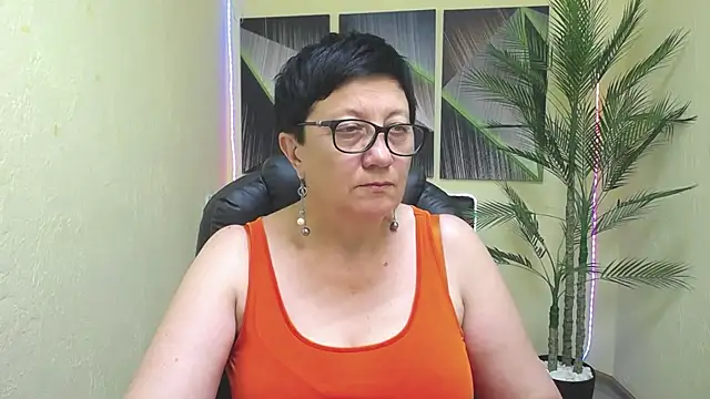EmilyL0ve online show from July 9, 2026, 5:01 pm