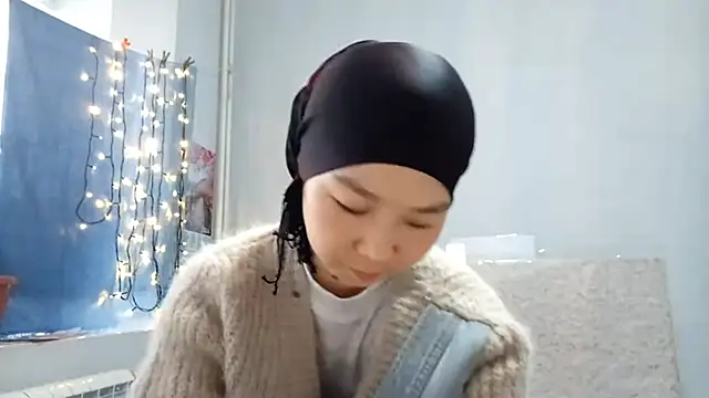 Snapshot of VuiCutie chatting on January 9, 2026, 3:35 am VuiCutie online show from January 9, 2026, 3:35 am