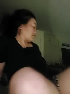 donaaa2 online show from April 23, 2026, 8:43 pm