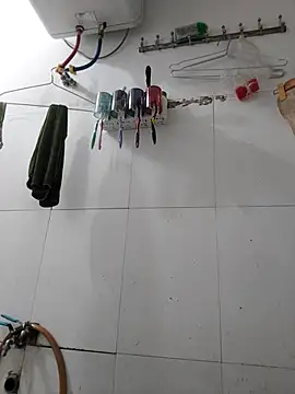 donaaa2 online show from April 16, 2026, 9:39 pm