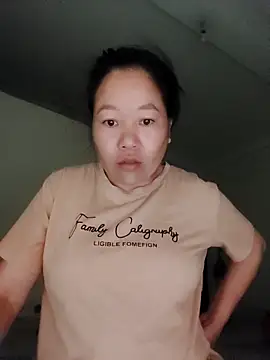 donaaa2 online show from April 22, 2026, 7:42 pm