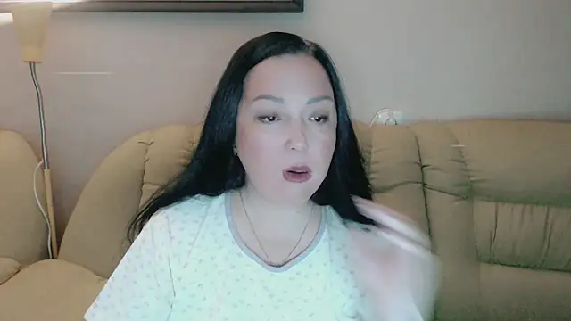 Snapshot of infinity_loveliness chatting on December 15, 2025, 10:43 am infinity loveliness online show from December 15, 2025, 10:43 am