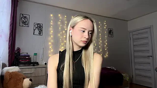 LatashiaOrcutt online show from January 6, 2026, 12:42 pm