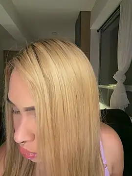 Snapshot of karymoron chatting on February 12, 2026, 5:29 am karymoron online show from February 12, 2026, 5:29 am