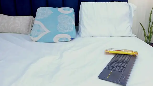 mayaevansmg online show from March 13, 2026, 12:10 pm