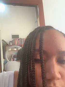 Snapshot of luucywilliams chatting on February 4, 2026, 4:13 pm luucywilliams online show from February 4, 2026, 4:13 pm