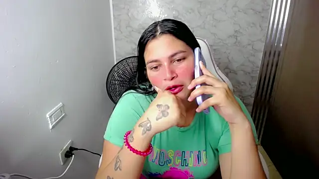 Snapshot of Scarleta01 chatting on January 14, 2026, 12:53 pm Scarleta01 online show from January 14, 2026, 12:53 pm