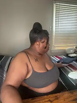 Chocolatebunnyxx96 online show from April 14, 2026, 2:22 pm