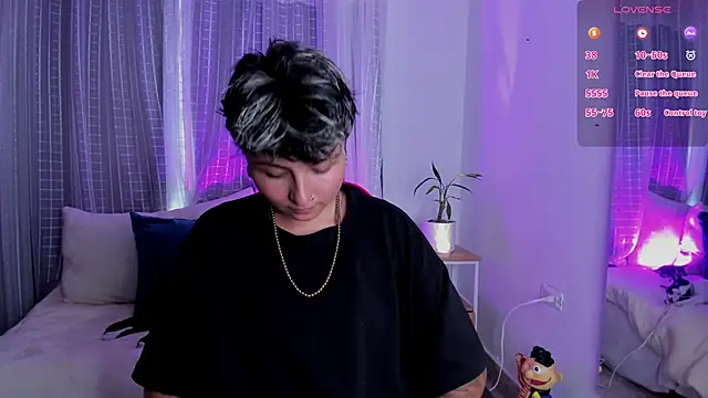 Zury Ramirez online show from April 1, 2026, 10:39 pm