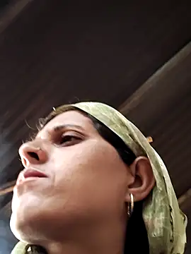 Snapshot of Bhavna8080 chatting on April 22, 2026, 12:28 am Bhavna8080 online show from April 22, 2026, 12:28 am
