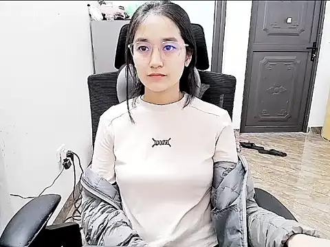 Snapshot of Shulee- chatting on February 5, 2026, 7:37 am Shulee- online show from February 5, 2026, 7:37 am