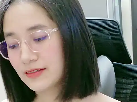 Snapshot of Shulee- chatting on March 10, 2026, 3:32 am Shulee- online show from March 10, 2026, 3:32 am