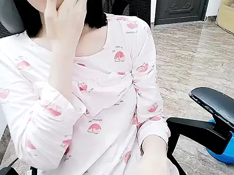 Snapshot of Shulee- chatting on April 9, 2026, 7:47 am Shulee- online show from April 9, 2026, 7:47 am