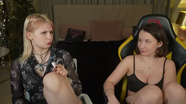 Snapshot of Zoe_Kiss chatting on January 6, 2026, 3:38 pm Zoe Kiss online show from January 6, 2026, 3:38 pm