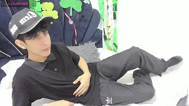 Snapshot of julian_xx chatting on March 3, 2026, 9:00 pm julian xx online show from March 3, 2026, 9:00 pm