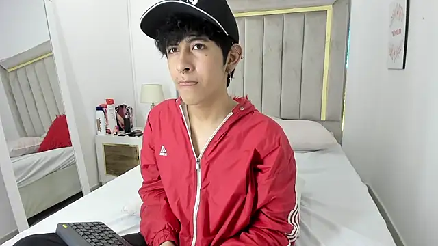 Snapshot of julian_xx chatting on January 18, 2026, 7:17 pm julian xx online show from January 18, 2026, 7:17 pm