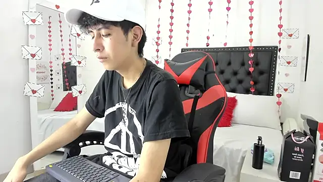 Snapshot of julian_xx chatting on February 26, 2026, 9:04 pm julian xx online show from February 26, 2026, 9:04 pm