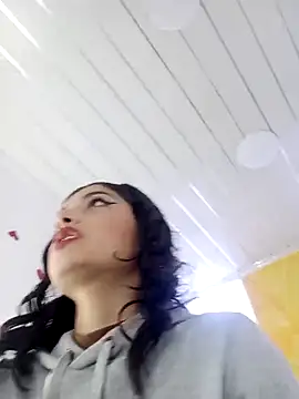 Snapshot of honeyluxe_ chatting on February 17, 2026, 3:59 am honeyluxe online show from February 17, 2026, 3:59 am