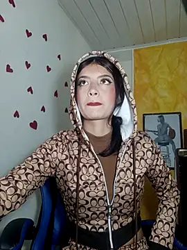 honeyluxe  online show from March 13, 2026, 4:17 am