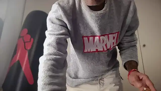 Snapshot of JSYMON chatting on February 4, 2026, 9:32 pm JSYMON online show from February 4, 2026, 9:32 pm