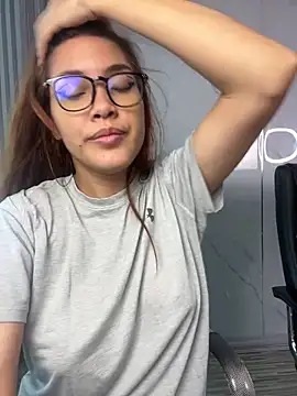 CrystalFairy007 online show from May 16, 2026, 3:49 am