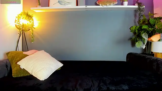 Kira Exe  online show from April 17, 2026, 11:35 am