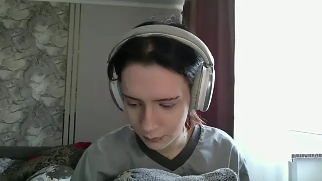 Snapshot of LxayBloom chatting on February 27, 2026, 6:24 am LxayBloom online show from February 27, 2026, 6:24 am