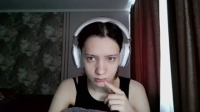 Snapshot of LxayBloom chatting on February 28, 2026, 5:51 am LxayBloom online show from February 28, 2026, 5:51 am