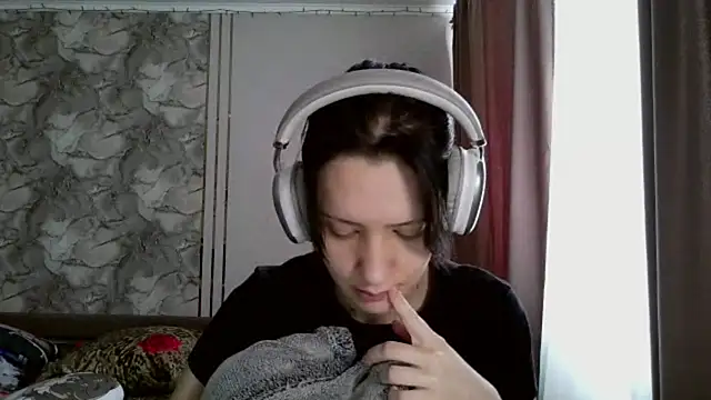 Snapshot of LxayBloom chatting on February 21, 2026, 9:11 am LxayBloom online show from February 21, 2026, 9:11 am