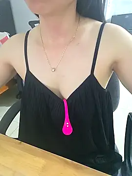 moon baby99 online show from April 7, 2026, 3:41 am