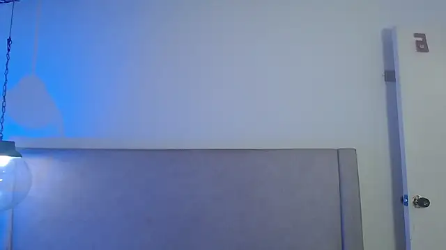 ZoeFox5 online show from March 8, 2026, 1:47 pm