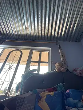 cinthia2011 online show from February 4, 2026, 5:52 pm