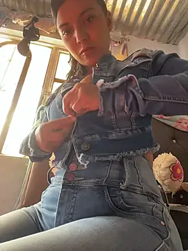 cinthia2011 online show from January 31, 2026, 7:45 pm