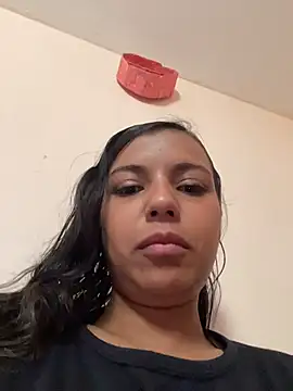 cinthia2011 online show from February 22, 2026, 4:41 pm