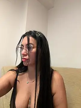 nataliia queen  online show from May 17, 2026, 11:16 pm