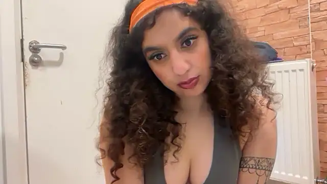 Snapshot of fayfay21@xh chatting on February 24, 2026, 6:20 pm fayfay21xh online show from February 24, 2026, 6:20 pm