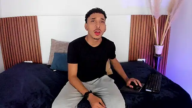 Snapshot of Julian_Dark_ chatting on February 10, 2026, 4:22 am Julian Dark online show from February 10, 2026, 4:22 am