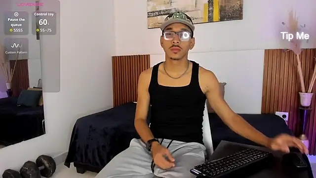 Snapshot of Julian_Dark_ chatting on February 6, 2026, 4:30 am Julian Dark online show from February 6, 2026, 4:30 am