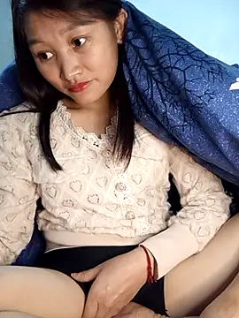 yumyum112 online show from February 17, 2026, 2:09 am