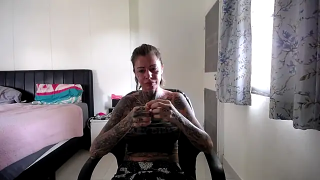 SarahDaniels33 online show from January 13, 2026, 5:22 am