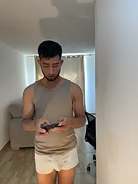 Snapshot of liam_bronw chatting on January 11, 2026, 1:29 pm liam bronw online show from January 11, 2026, 1:29 pm