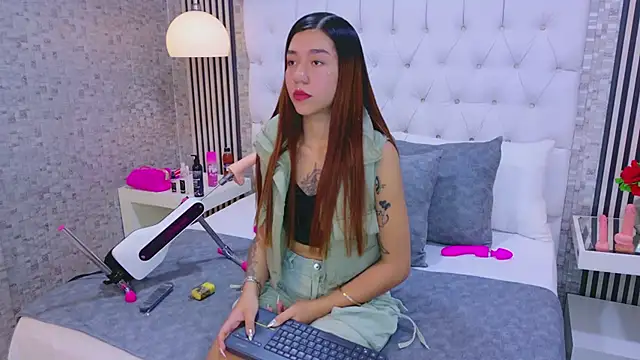 Snapshot of VioletFroost chatting on January 9, 2026, 5:31 pm VioletFroost online show from January 9, 2026, 5:31 pm