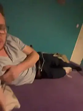 mateuszuuu online show from April 26, 2026, 1:47 am